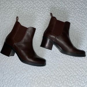 Clarks chocolate brown leather heeled chelsea boots